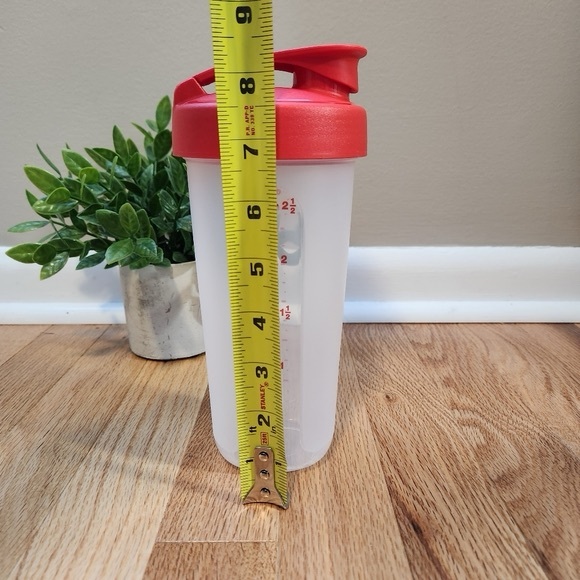 Tupperware Other - Tupperware Cup With Measurements And Lid